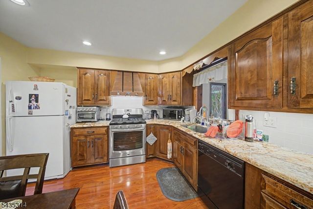 6 Hilltop Ave, Clark Twp., NJ 07066