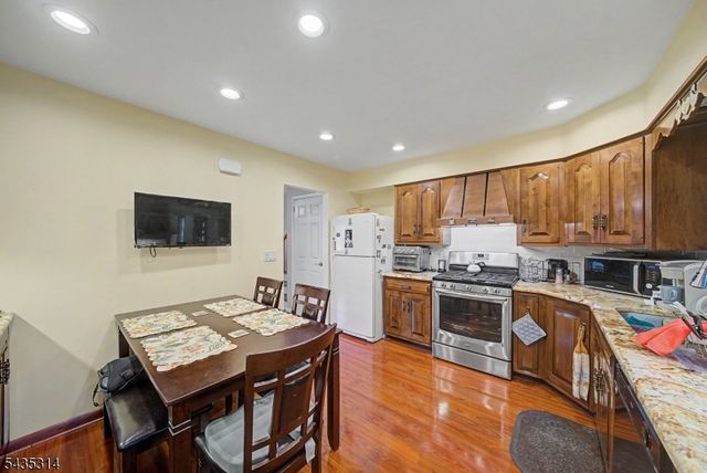 6 Hilltop Ave, Clark Twp., NJ 07066