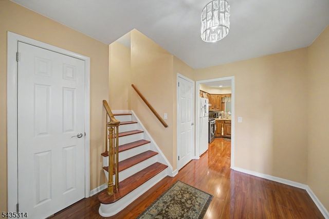 6 Hilltop Ave, Clark Twp., NJ 07066