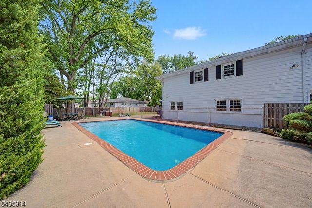 6 Hilltop Ave, Clark Twp., NJ 07066