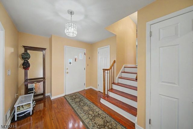 6 Hilltop Ave, Clark Twp., NJ 07066