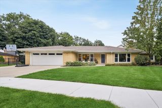677 Wingate Road, Glen Ellyn, IL 60137