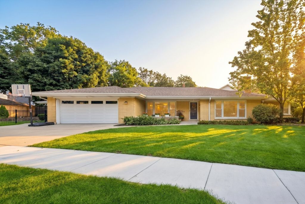 677 Wingate Road, Glen Ellyn, IL 60137 — photo 2