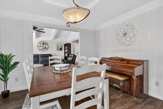 1909 Chelwood Way, Modesto, CA 95355