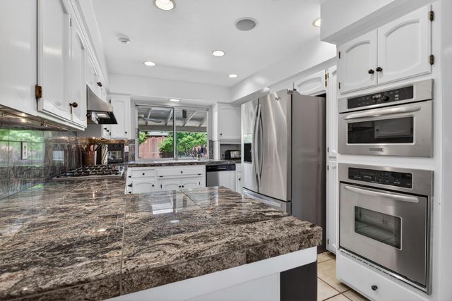 1909 Chelwood Way, Modesto, CA 95355