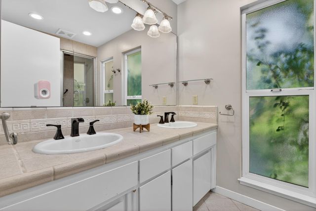 1909 Chelwood Way, Modesto, CA 95355