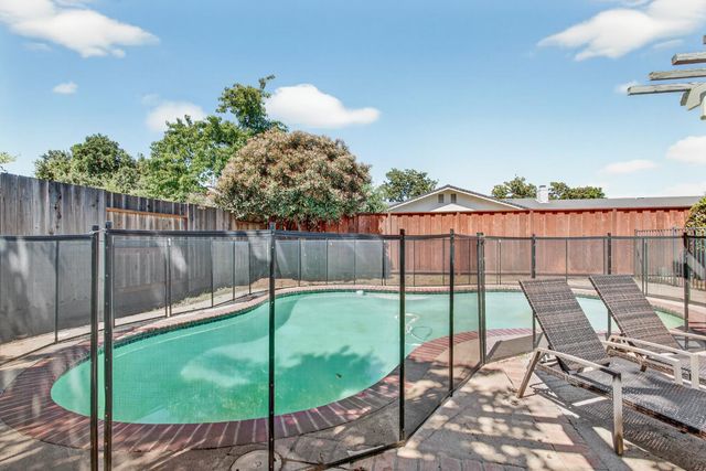 1909 Chelwood Way, Modesto, CA 95355