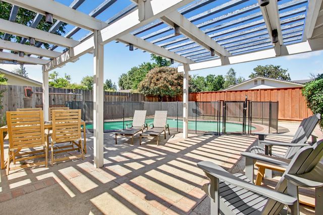 1909 Chelwood Way, Modesto, CA 95355