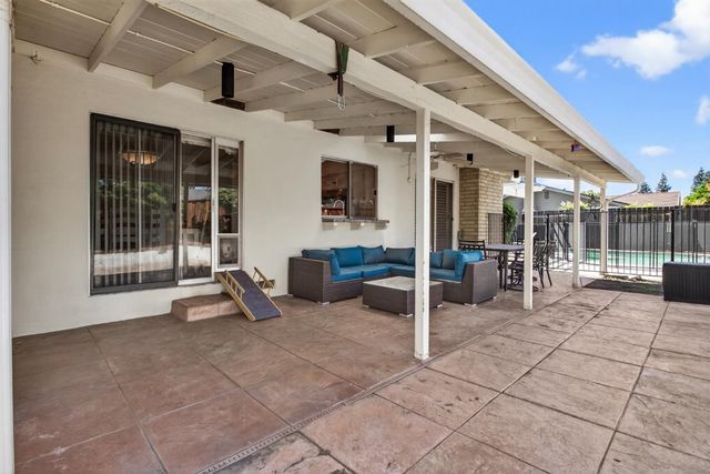 1909 Chelwood Way, Modesto, CA 95355