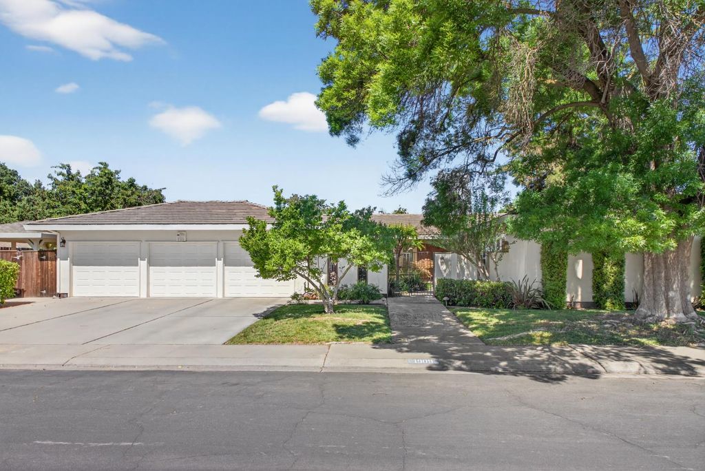 1909 Chelwood Way, Modesto, CA 95355