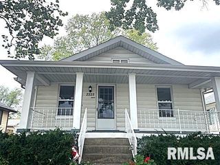 2225 S 6TH Street, Springfield, IL 62703