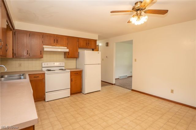 3090-3092 Brumbaugh Street NW, North Canton, OH 44720