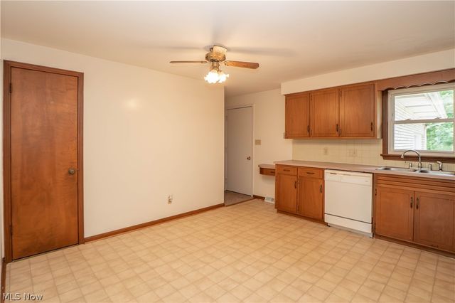 3090-3092 Brumbaugh Street NW, North Canton, OH 44720