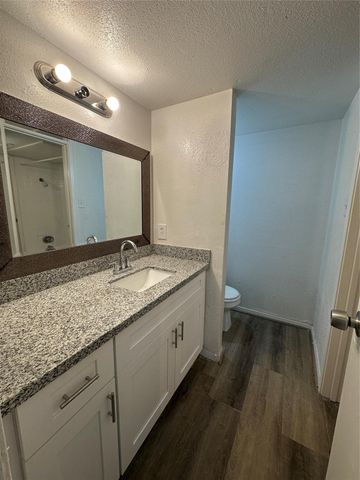 10100 S Gessner Road 212, Houston, TX 77071