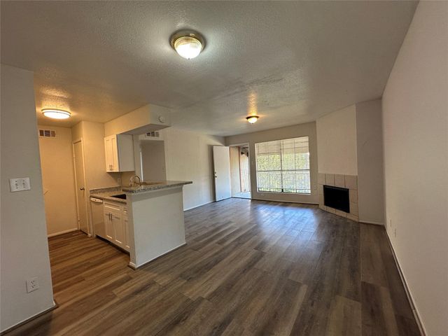 10100 S Gessner Road 212, Houston, TX 77071