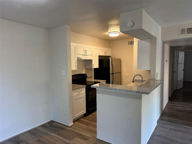 10100 S Gessner Road 212, Houston, TX 77071