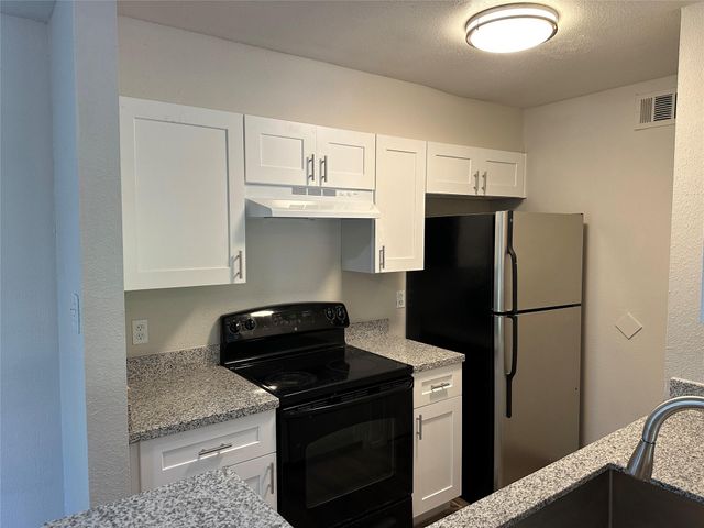 10100 S Gessner Road 212, Houston, TX 77071