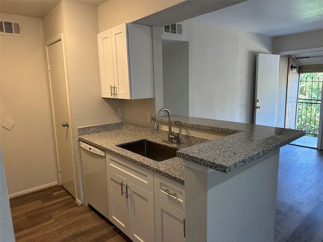 10100 S Gessner Road 212, Houston, TX 77071