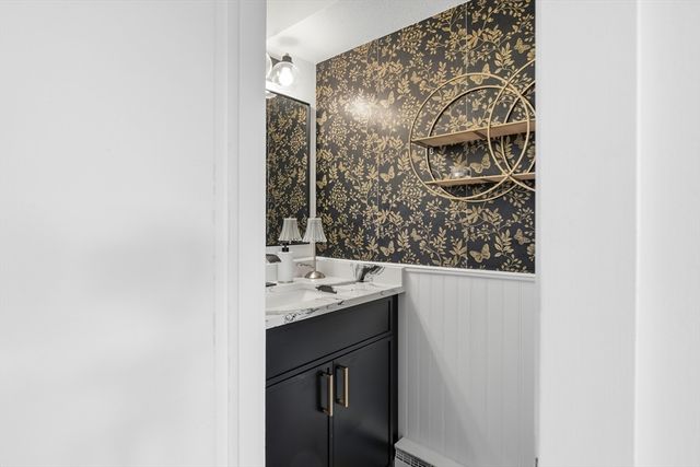 4 Pebblestone Cir 4, Suffield, CT 06078