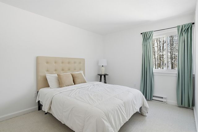 4 Pebblestone Cir 4, Suffield, CT 06078