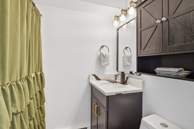 4 Pebblestone Cir 4, Suffield, CT 06078