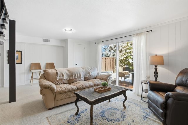 4 Pebblestone Cir 4, Suffield, CT 06078