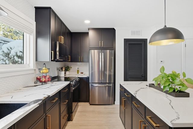 4 Pebblestone Cir 4, Suffield, CT 06078