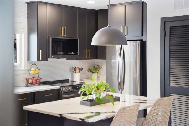 4 Pebblestone Cir 4, Suffield, CT 06078