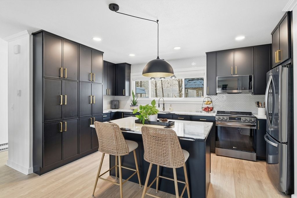 4 Pebblestone Cir 4, Suffield, CT 06078