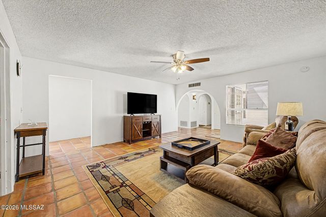 1341 W Chapala Court, Tucson, AZ 85704