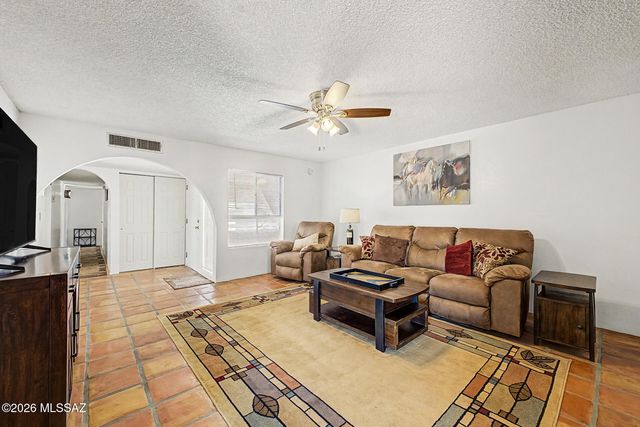 1341 W Chapala Court, Tucson, AZ 85704