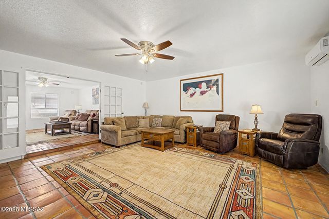 1341 W Chapala Court, Tucson, AZ 85704