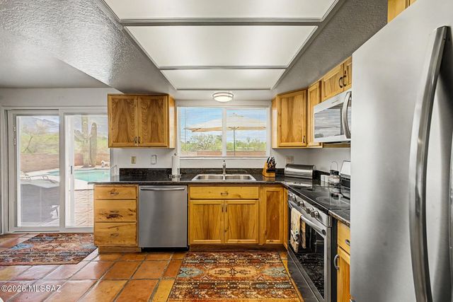 1341 W Chapala Court, Tucson, AZ 85704