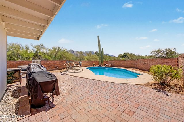 1341 W Chapala Court, Tucson, AZ 85704