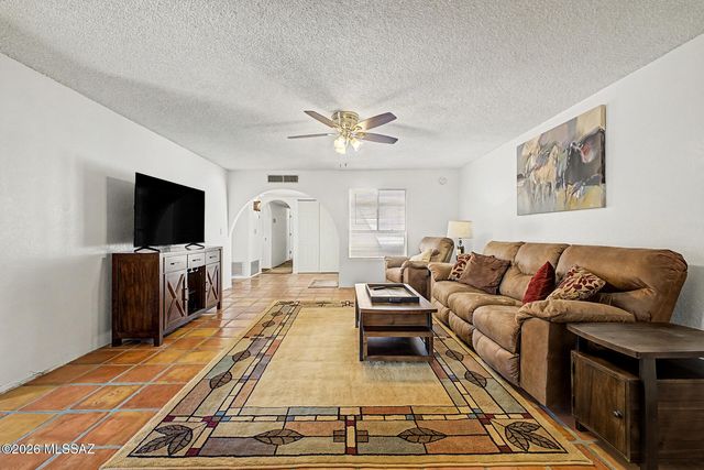 1341 W Chapala Court, Tucson, AZ 85704