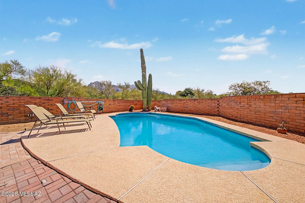 1341 W Chapala Court, Tucson, AZ 85704