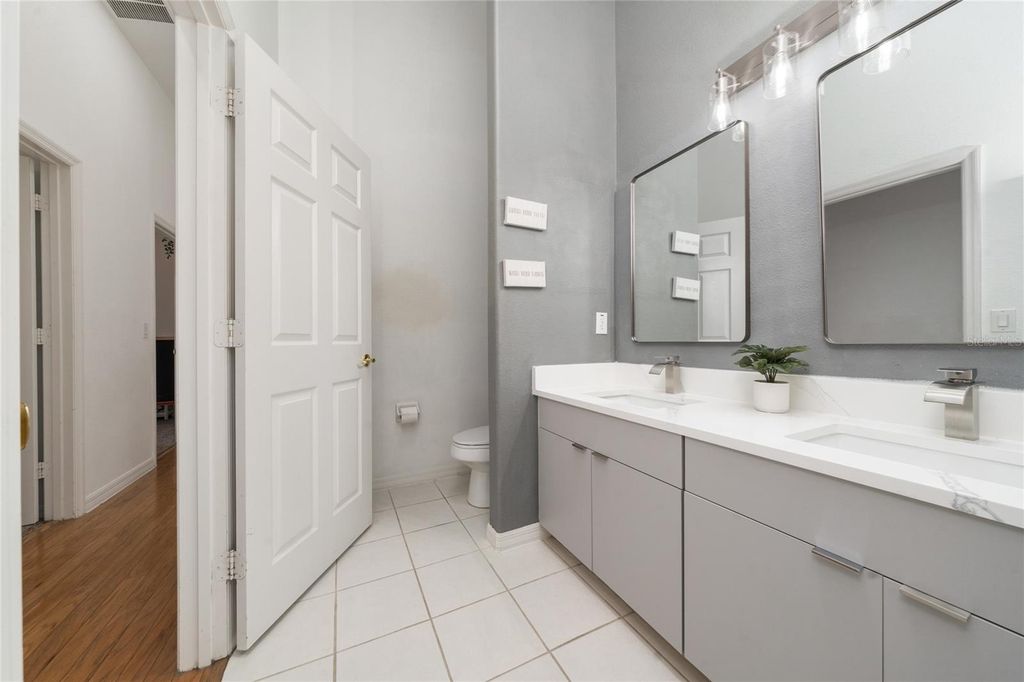 Image 33 of property listing at 10966 ELIOTTI STREET, Orlando, FL 32832