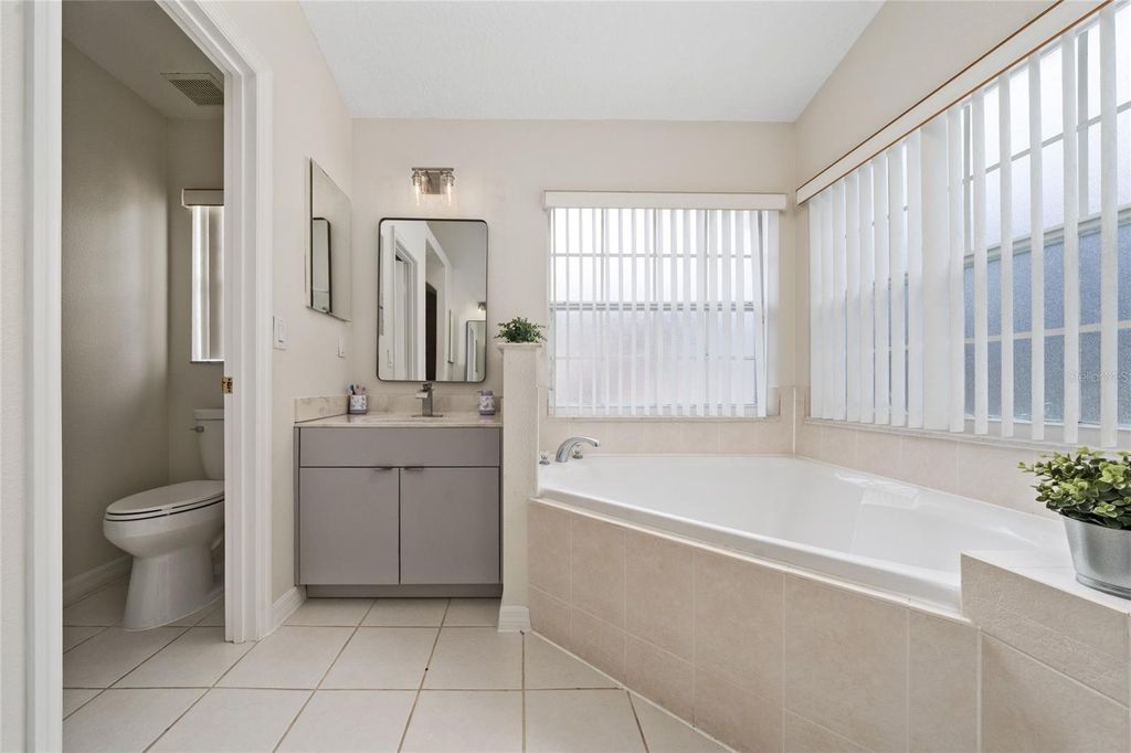Image 37 of property listing at 10966 ELIOTTI STREET, Orlando, FL 32832