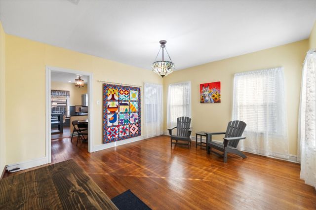 504 W Gilmer Street, Ennis, TX 75119