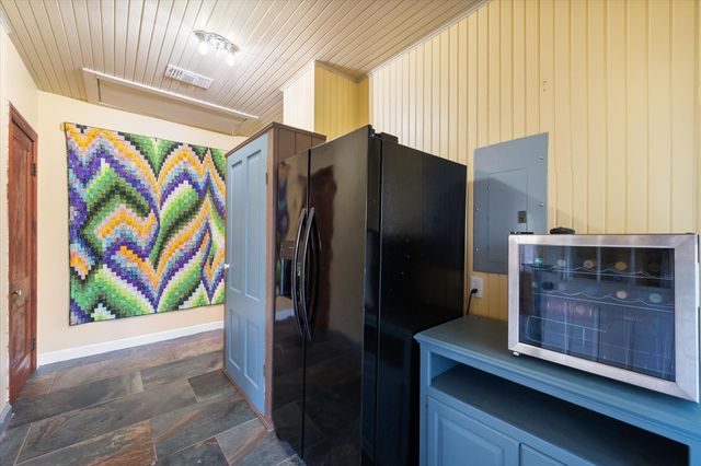 504 W Gilmer Street, Ennis, TX 75119