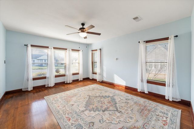 504 W Gilmer Street, Ennis, TX 75119