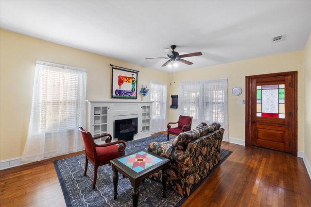 504 W Gilmer Street, Ennis, TX 75119