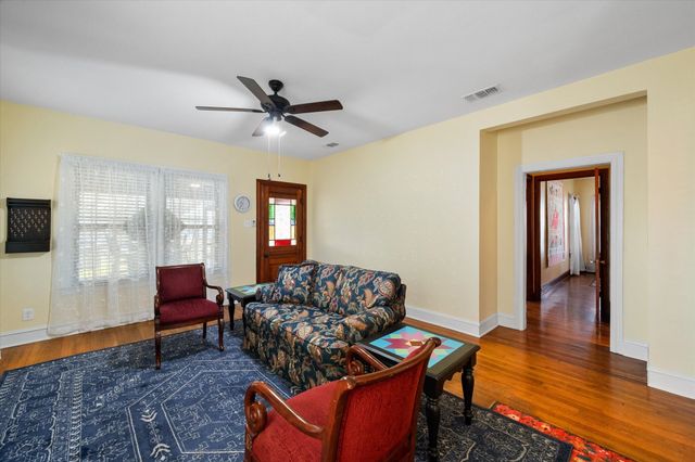 504 W Gilmer Street, Ennis, TX 75119