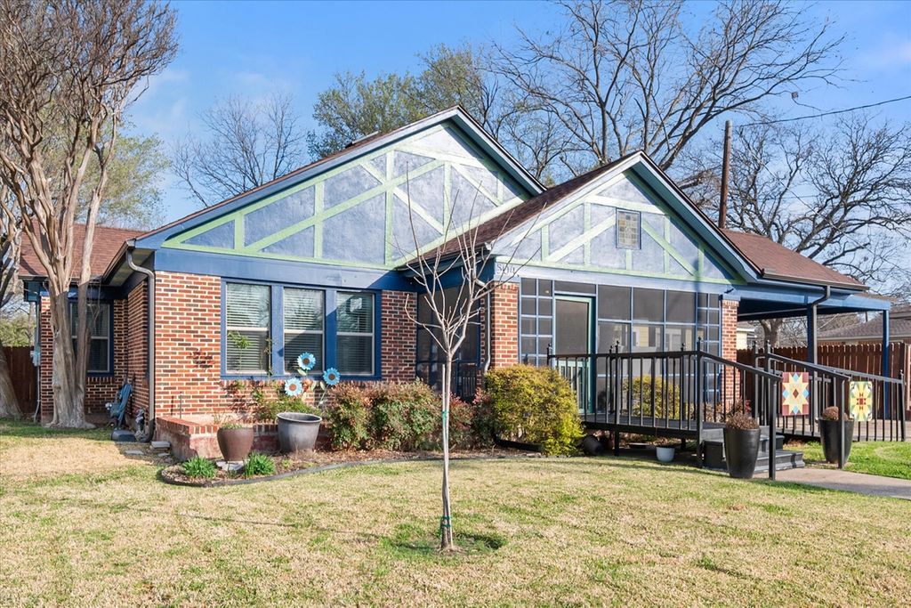 504 W Gilmer Street, Ennis, TX 75119