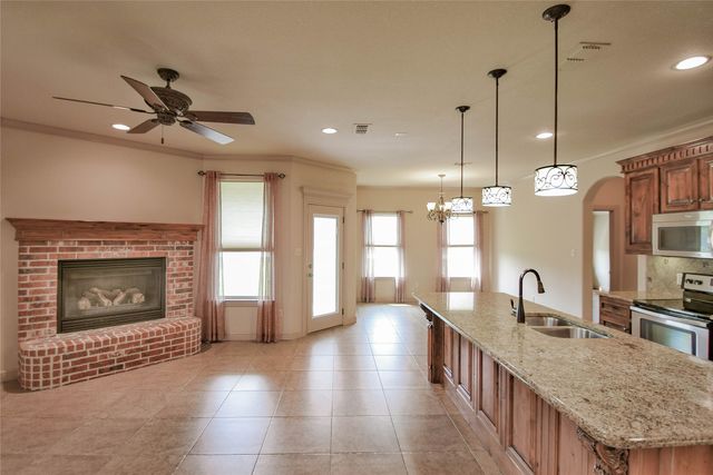 202 Captains Court, Granbury, TX 76049