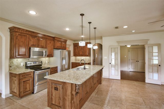 202 Captains Court, Granbury, TX 76049