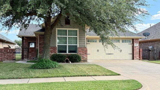 202 Captains Court, Granbury, TX 76049