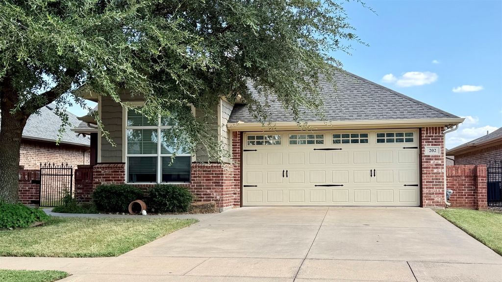 202 Captains Court, Granbury, TX 76049