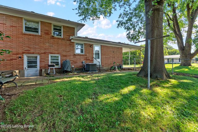 2006 Foxhurst Dr, Louisville, KY 40216