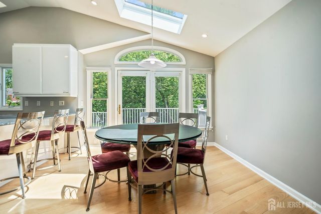18 Pilgrim Run, East Brunswick, NJ 08816